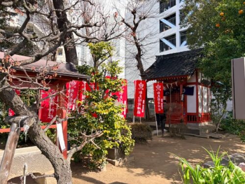 松先稲荷神社側面から